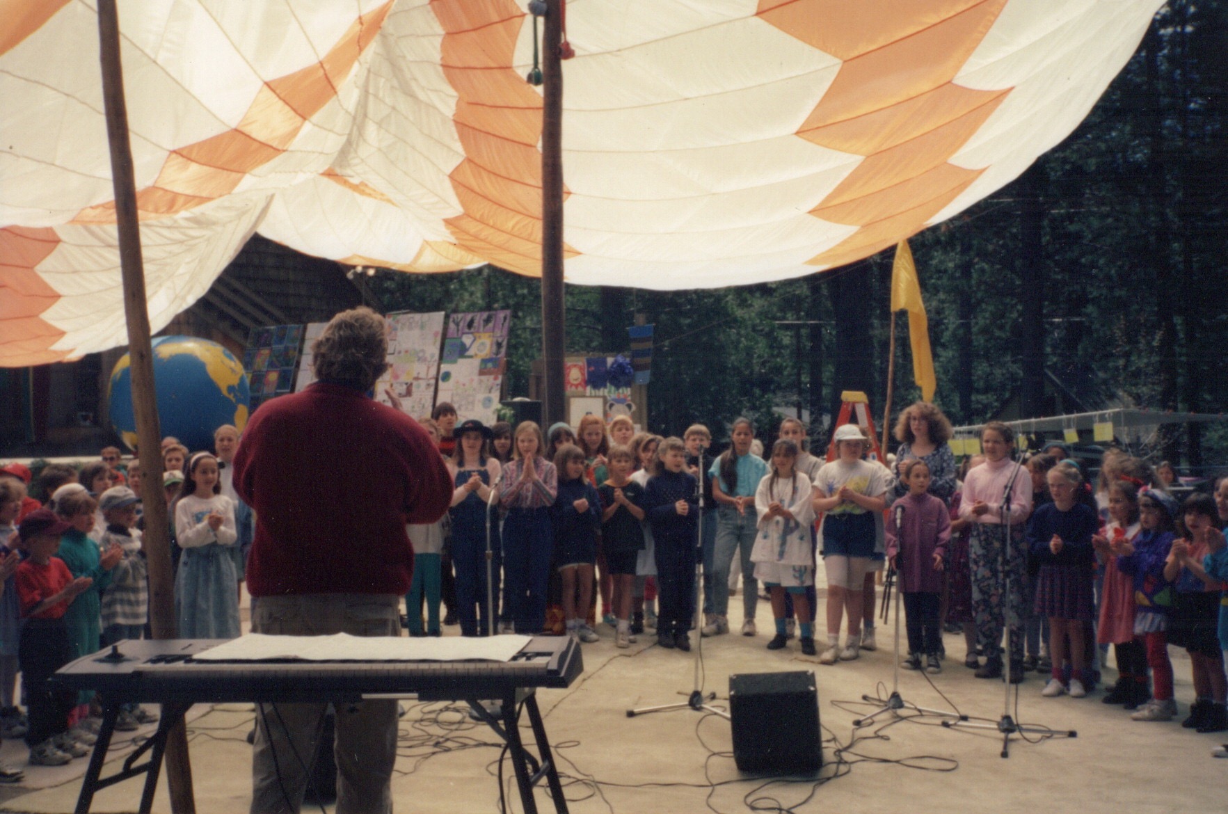 Large Childrens Chorus